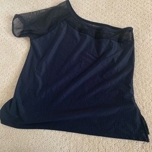 a black workout shirt